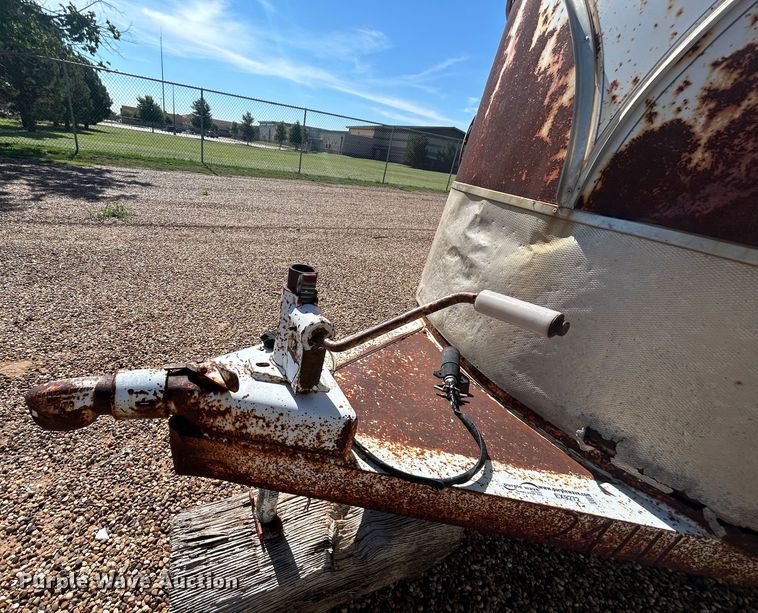 image for item EX9272 1994 S and H Stockman livestock trailer