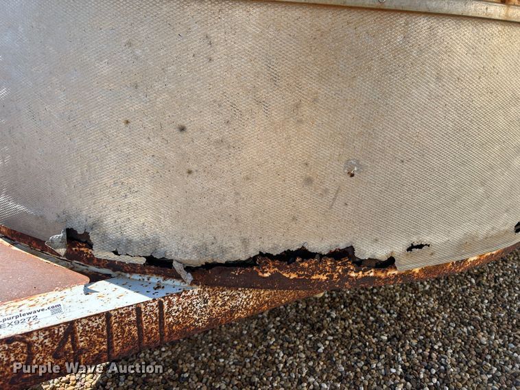 image for item EX9272 1994 S and H Stockman livestock trailer