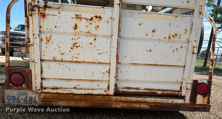image for item EX9272 1994 S and H Stockman livestock trailer