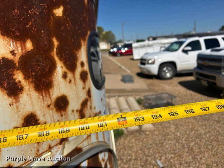 image for item EX9272 1994 S and H Stockman livestock trailer