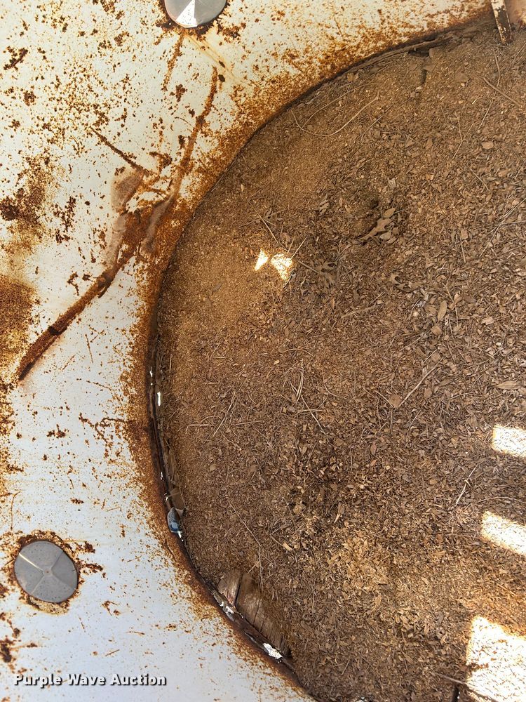 image for item EX9272 1994 S and H Stockman livestock trailer