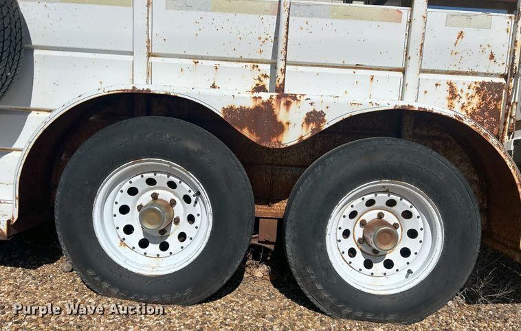 image for item EX9272 1994 S and H Stockman livestock trailer