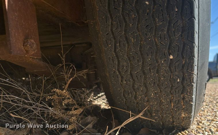 image for item EX9272 1994 S and H Stockman livestock trailer