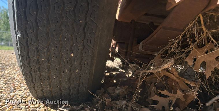 image for item EX9272 1994 S and H Stockman livestock trailer