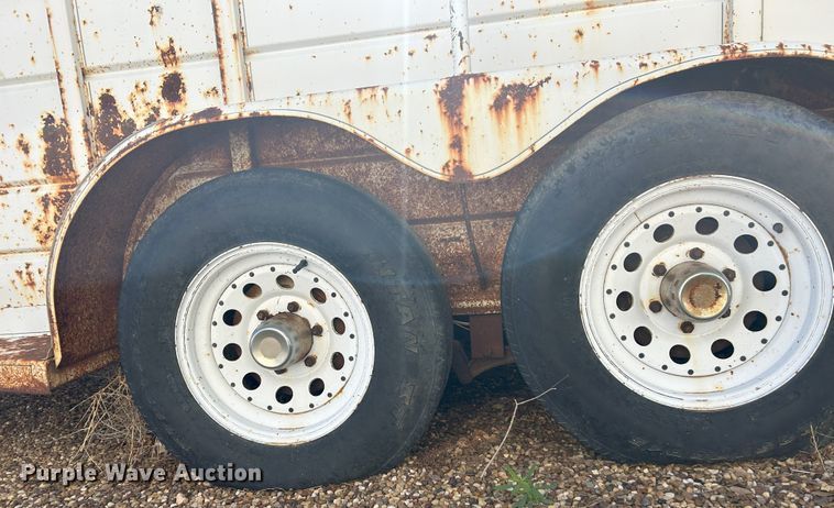 image for item EX9272 1994 S and H Stockman livestock trailer