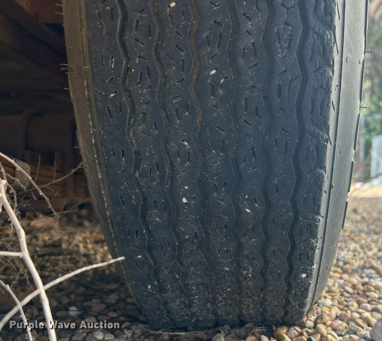 image for item EX9272 1994 S and H Stockman livestock trailer