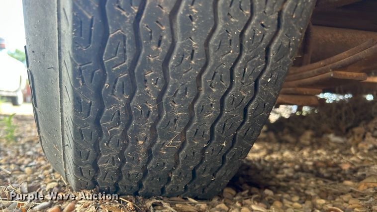 image for item EX9272 1994 S and H Stockman livestock trailer