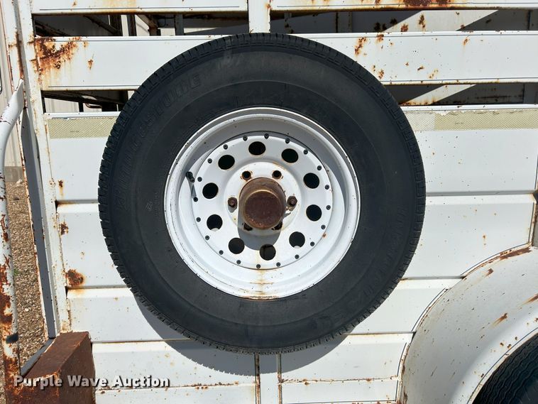 image for item EX9272 1994 S and H Stockman livestock trailer