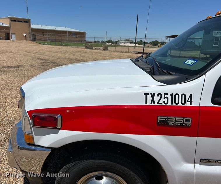 image for item EX9275 2002 Ford F350 Super Duty XLT ambulance