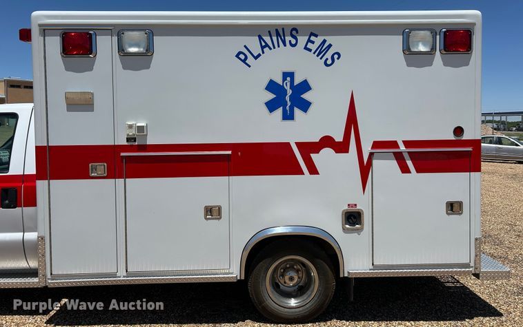 image for item EX9275 2002 Ford F350 Super Duty XLT ambulance