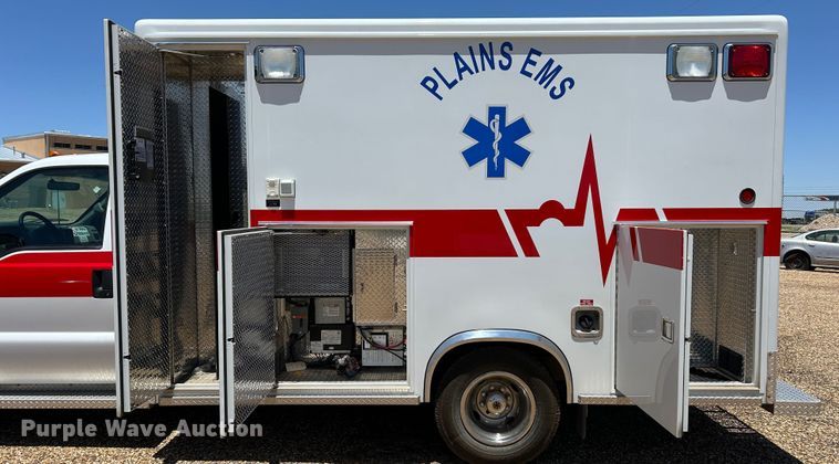 image for item EX9275 2002 Ford F350 Super Duty XLT ambulance
