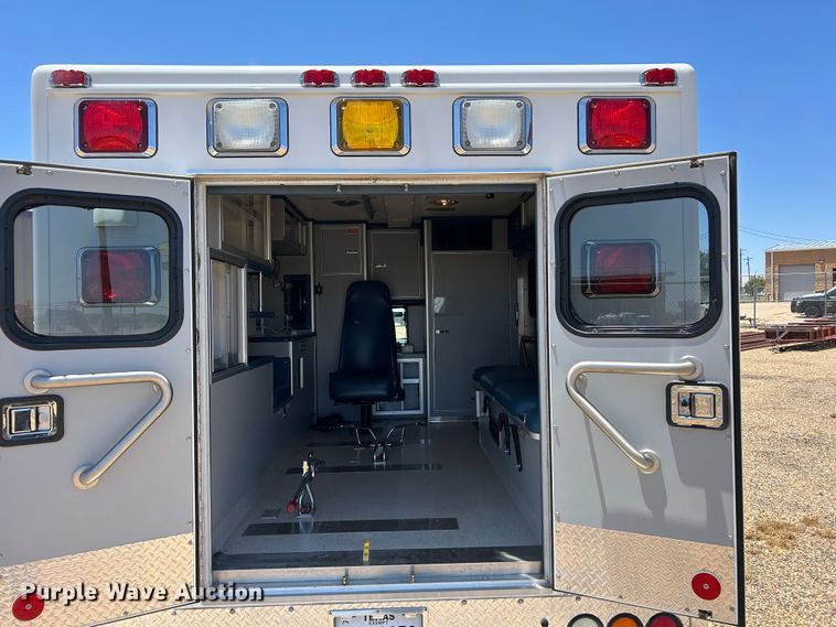 image for item EX9275 2002 Ford F350 Super Duty XLT ambulance