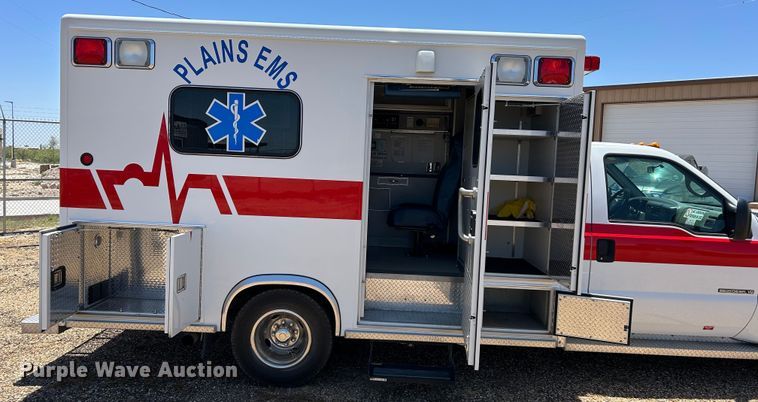 image for item EX9275 2002 Ford F350 Super Duty XLT ambulance