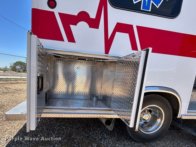 image for item EX9275 2002 Ford F350 Super Duty XLT ambulance