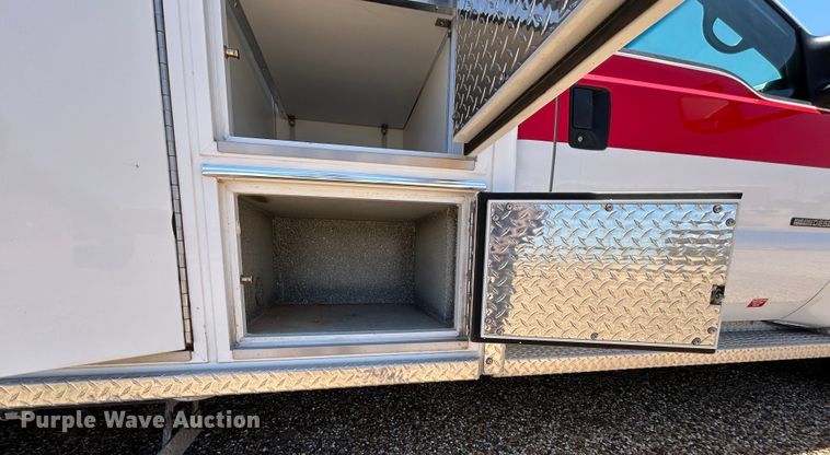 image for item EX9275 2002 Ford F350 Super Duty XLT ambulance