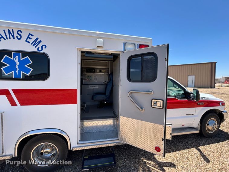 image for item EX9275 2002 Ford F350 Super Duty XLT ambulance
