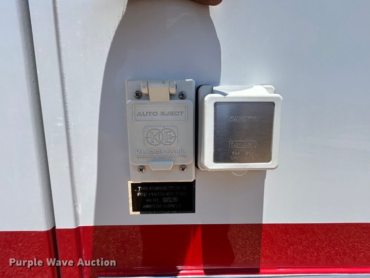 image for item EX9275 2002 Ford F350 Super Duty XLT ambulance