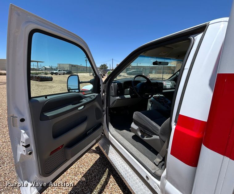 image for item EX9275 2002 Ford F350 Super Duty XLT ambulance