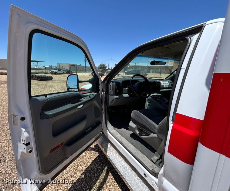 image for item EX9275 2002 Ford F350 Super Duty XLT ambulance