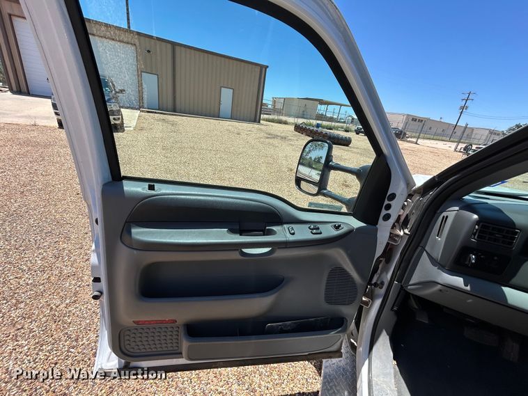 image for item EX9275 2002 Ford F350 Super Duty XLT ambulance