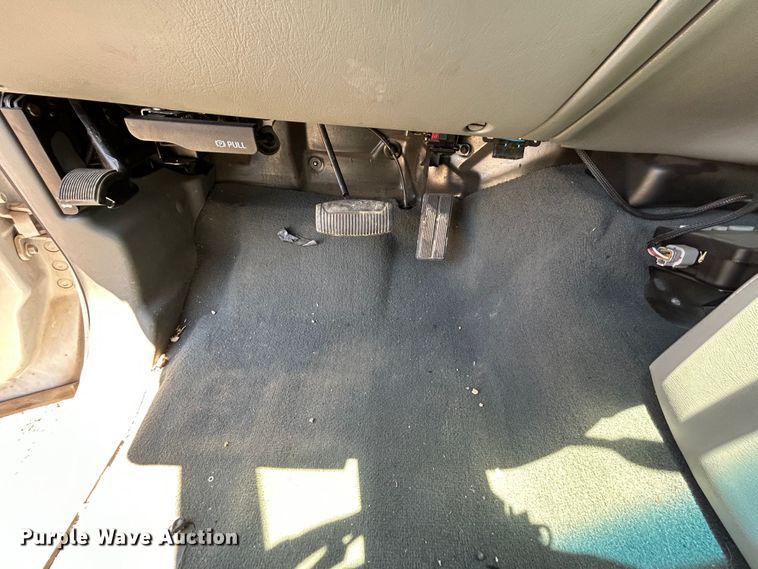 image for item EX9275 2002 Ford F350 Super Duty XLT ambulance