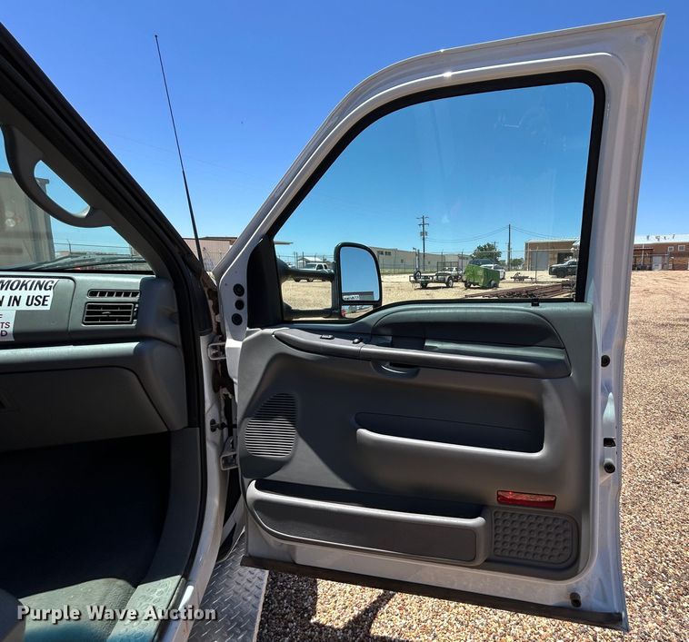 image for item EX9275 2002 Ford F350 Super Duty XLT ambulance