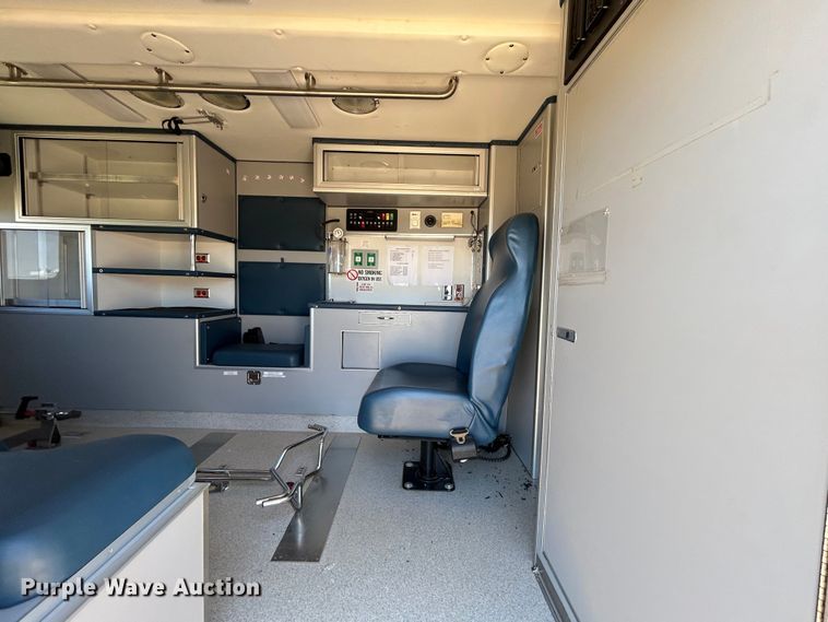 image for item EX9275 2002 Ford F350 Super Duty XLT ambulance