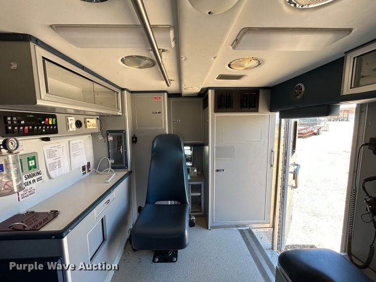 image for item EX9275 2002 Ford F350 Super Duty XLT ambulance