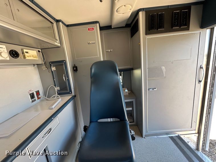 image for item EX9275 2002 Ford F350 Super Duty XLT ambulance