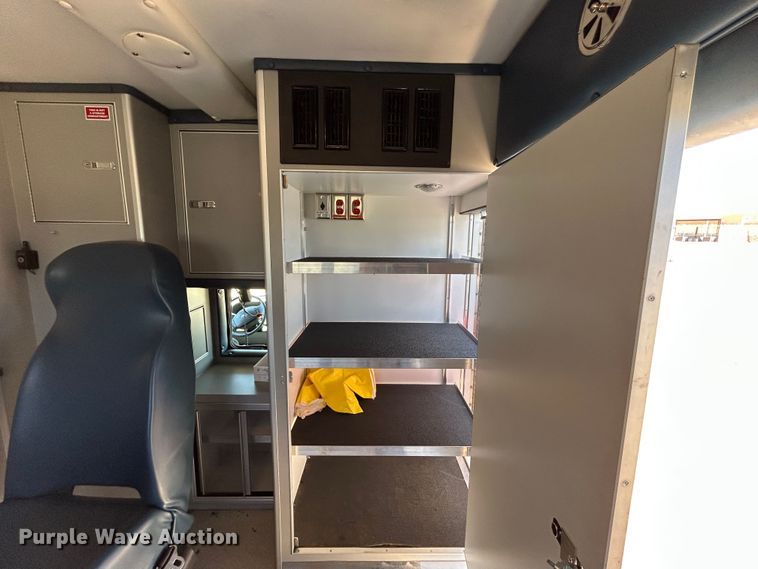 image for item EX9275 2002 Ford F350 Super Duty XLT ambulance