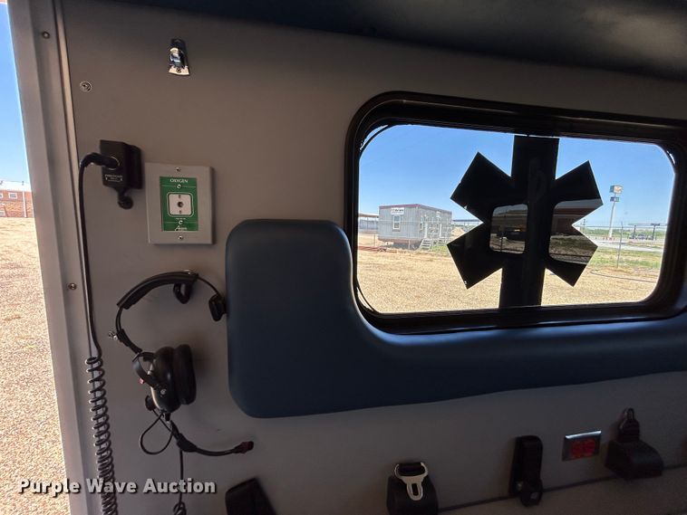 image for item EX9275 2002 Ford F350 Super Duty XLT ambulance