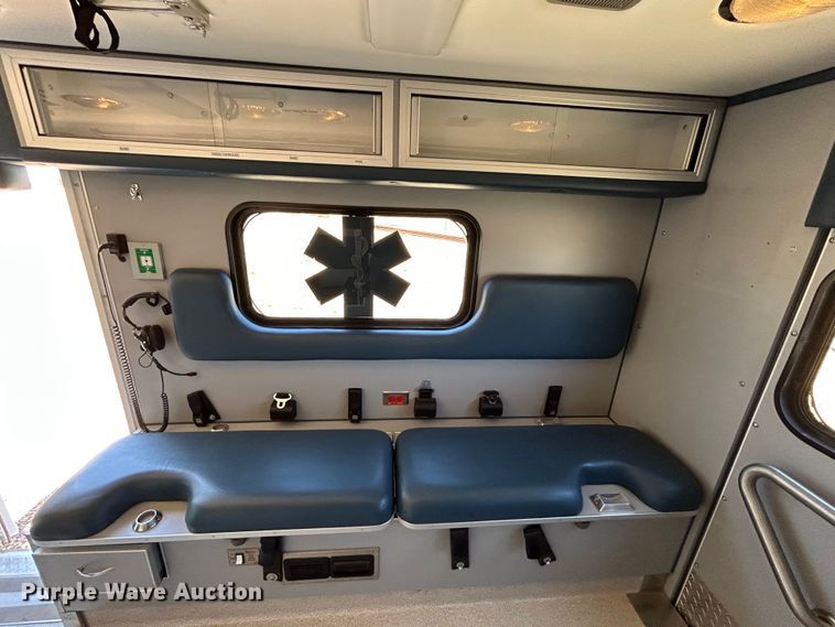 image for item EX9275 2002 Ford F350 Super Duty XLT ambulance
