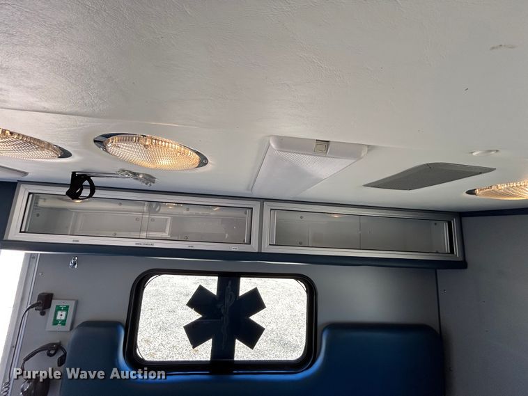 image for item EX9275 2002 Ford F350 Super Duty XLT ambulance