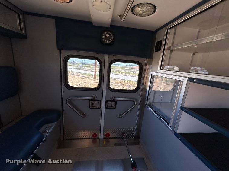 image for item EX9275 2002 Ford F350 Super Duty XLT ambulance