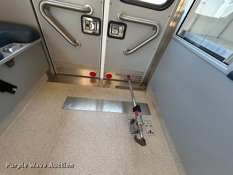 image for item EX9275 2002 Ford F350 Super Duty XLT ambulance