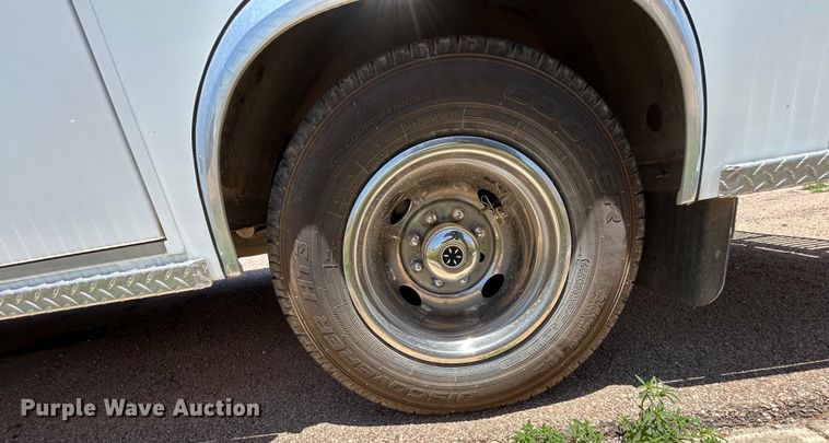 image for item EX9275 2002 Ford F350 Super Duty XLT ambulance