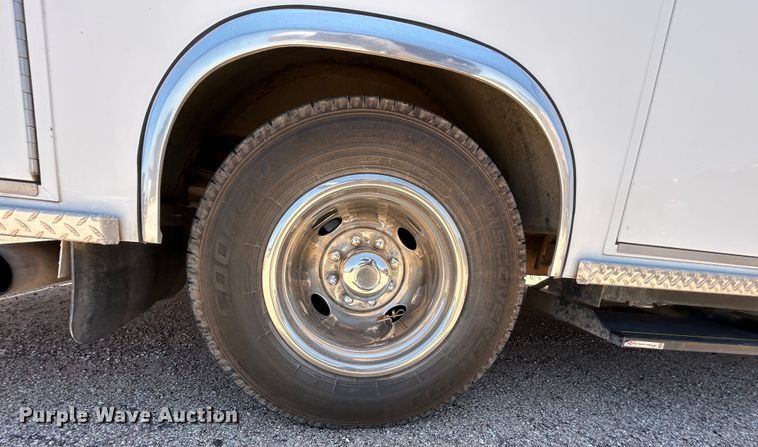 image for item EX9275 2002 Ford F350 Super Duty XLT ambulance