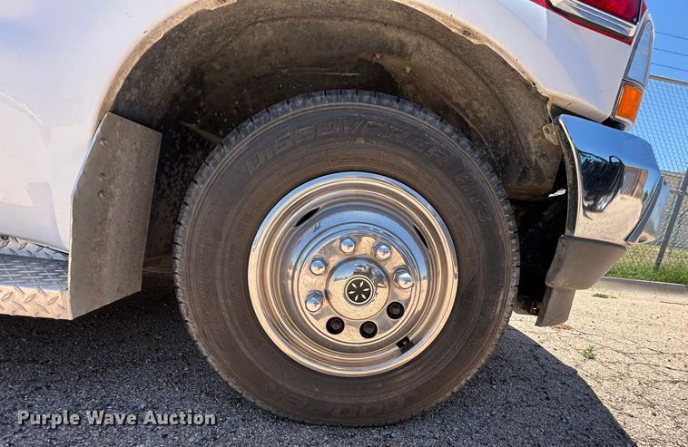 image for item EX9275 2002 Ford F350 Super Duty XLT ambulance