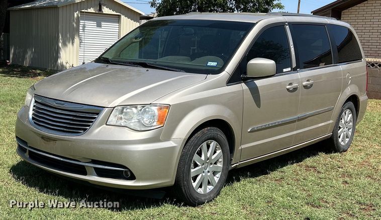 image for item EX9806 2014 Chrysler Town & Country van