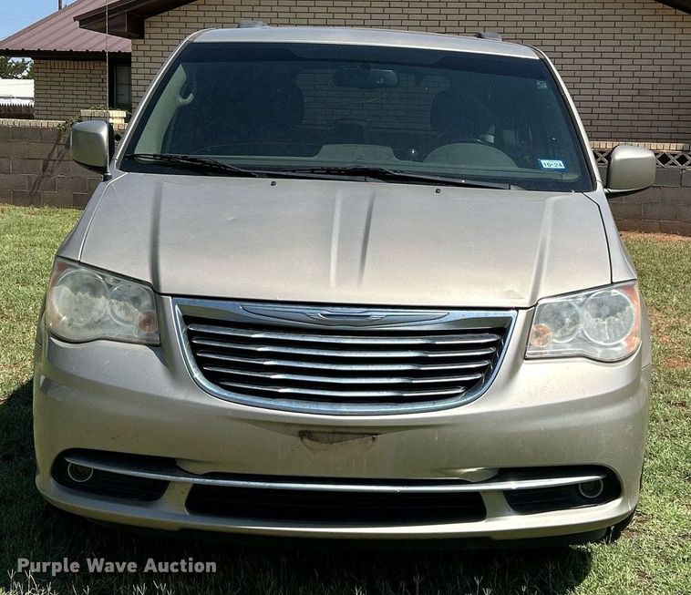 image for item EX9806 2014 Chrysler Town & Country van