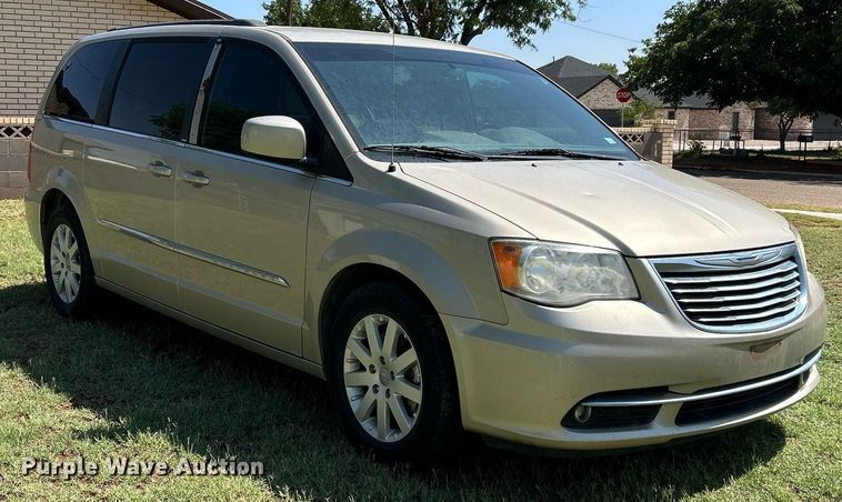 image for item EX9806 2014 Chrysler Town & Country van