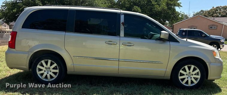 image for item EX9806 2014 Chrysler Town & Country van