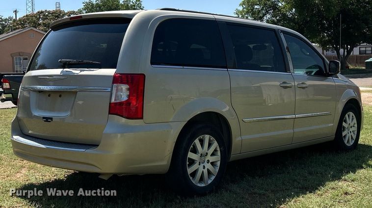 image for item EX9806 2014 Chrysler Town & Country van