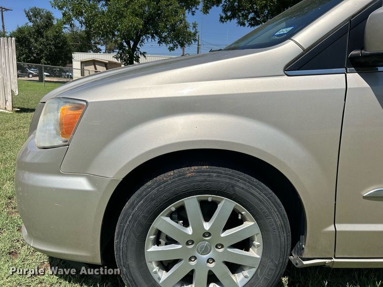 image for item EX9806 2014 Chrysler Town & Country van