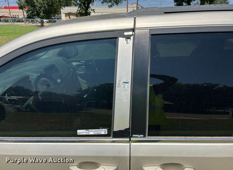 image for item EX9806 2014 Chrysler Town & Country van