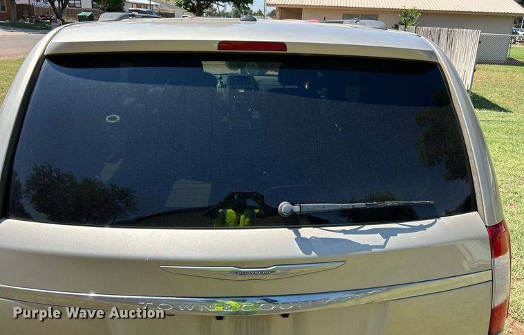 image for item EX9806 2014 Chrysler Town & Country van