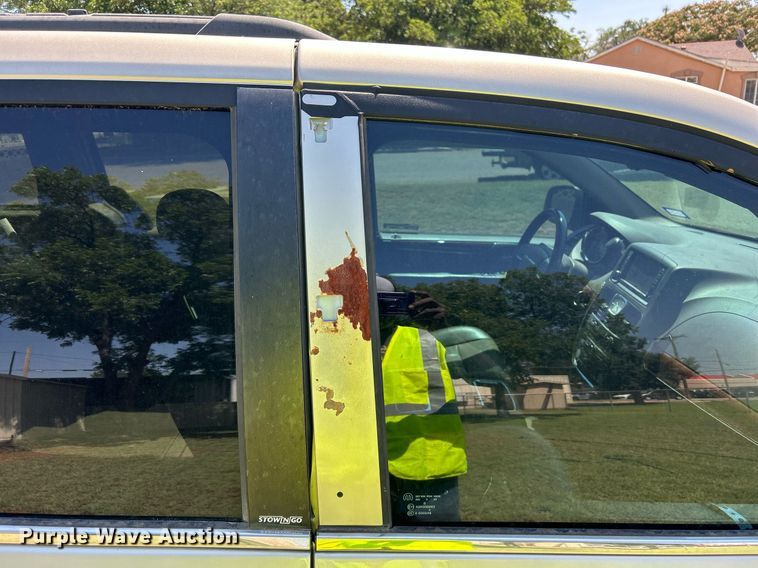 image for item EX9806 2014 Chrysler Town & Country van