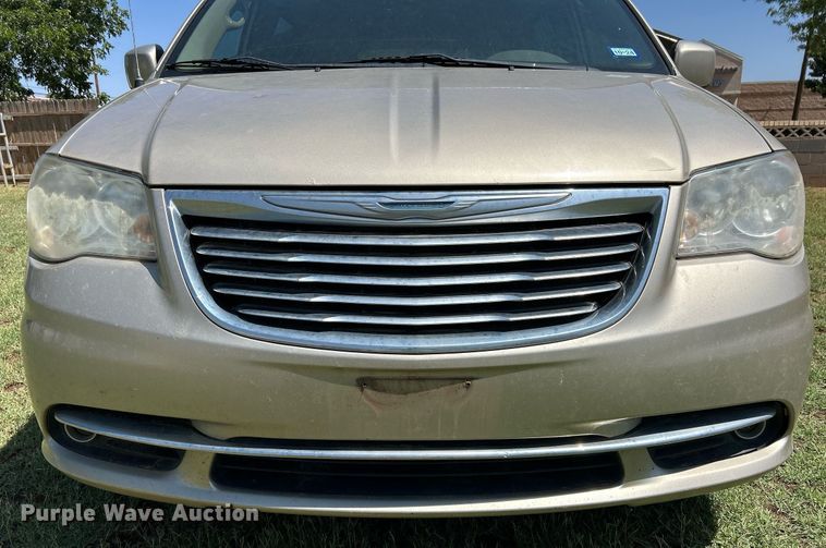 image for item EX9806 2014 Chrysler Town & Country van