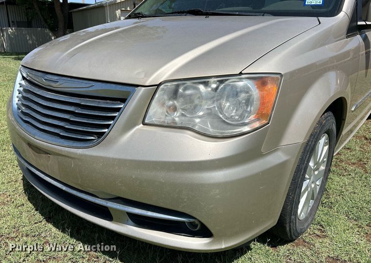 image for item EX9806 2014 Chrysler Town & Country van