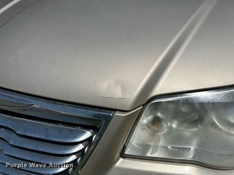 image for item EX9806 2014 Chrysler Town & Country van